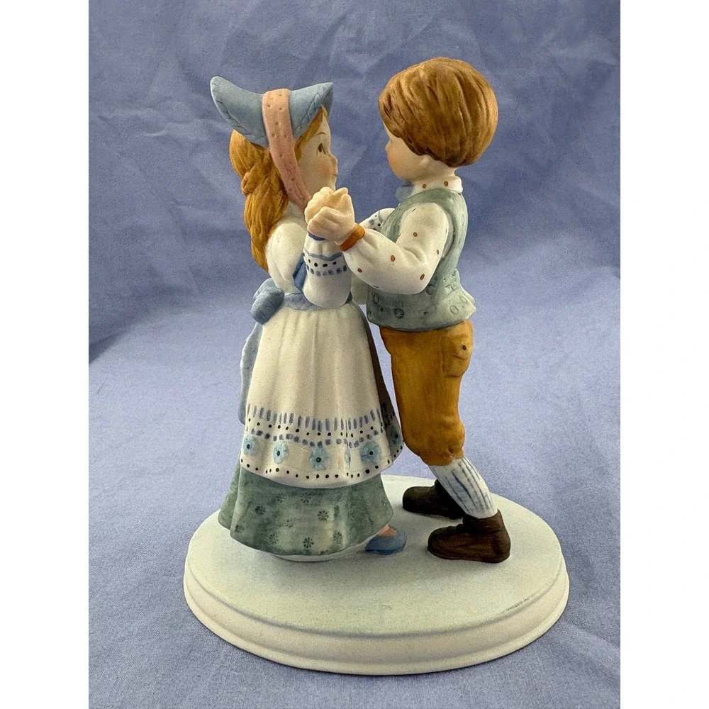 Vintage Holly Hobbie Porcelain Figurine Love Is Music In Your Heart 1980 Limited